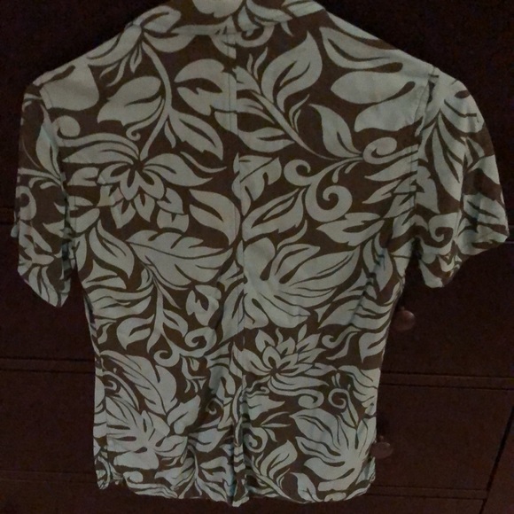 Go Barefoot half button up Hawaiian. - Picture 2 of 3